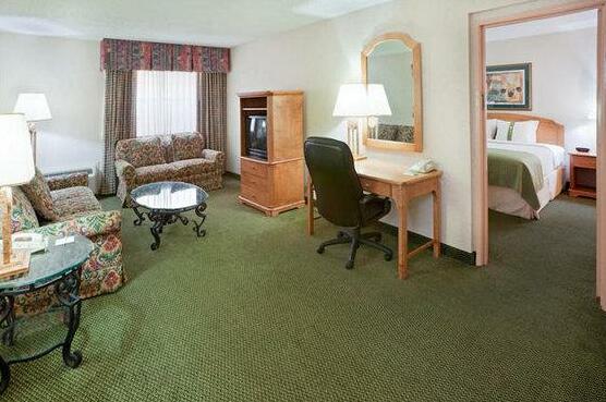 Holiday Inn-Brownsville - Photo3
