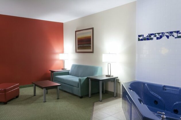 Holiday Inn Express & Suites Brownsville - Photo2
