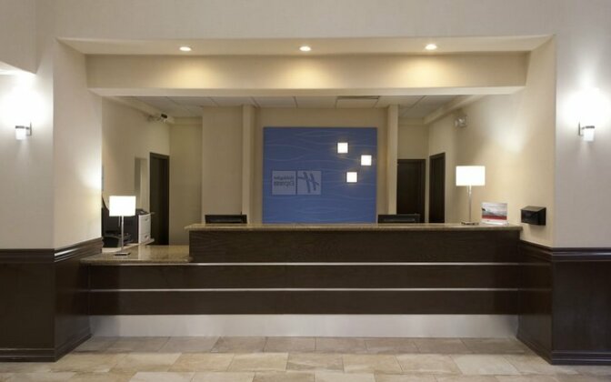 Holiday Inn Express & Suites Brownsville - Photo5