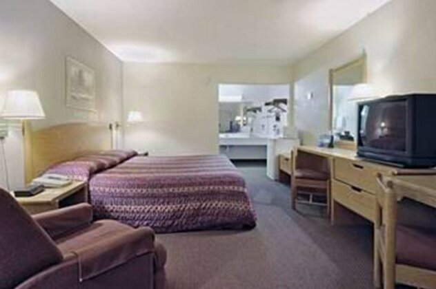 University Inn & Suites Brownsville - Photo3