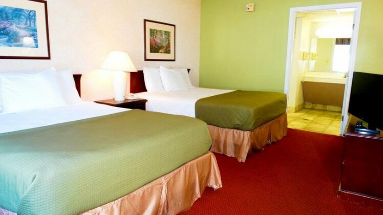 Stay Express Inn & Suites Brunswick - Photo5