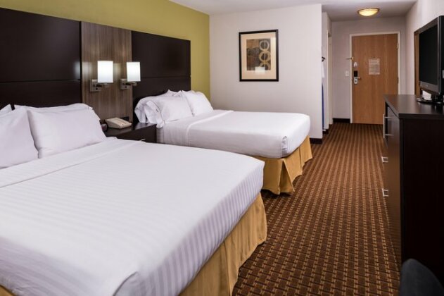Holiday Inn Express Hotel & Suites Bucyrus - Photo4