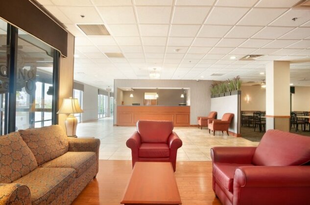 Days Hotel by Wyndham Buffalo Airport - Photo2