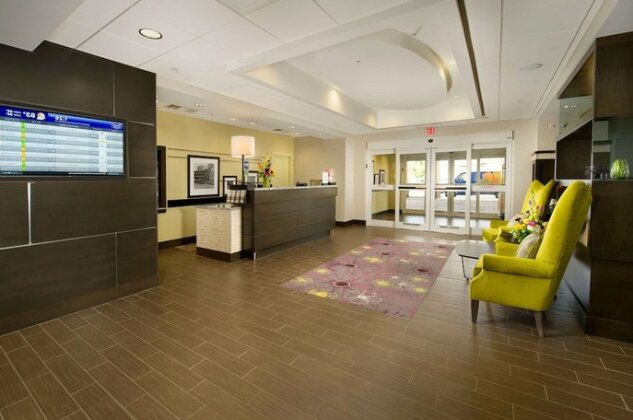 Hampton Inn & Suites - Buffalo Airport - Photo3