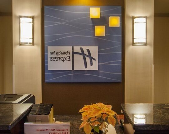 Holiday Inn Express & Suites Buffalo-Airport - Photo2