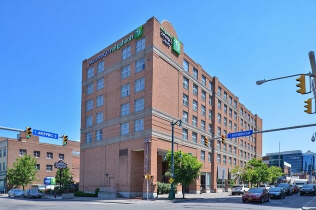 Holiday Inn Express & Suites Buffalo Downtown - Photo2