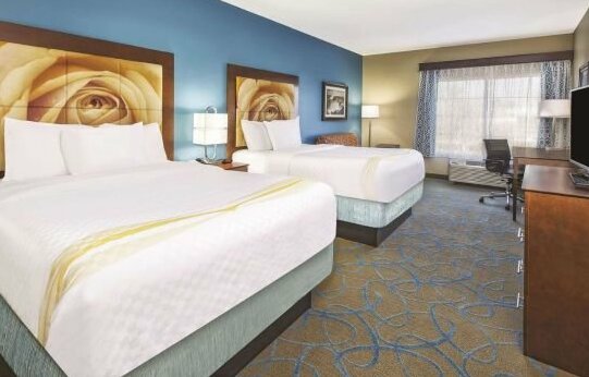 La Quinta Inn and Suites Niagara Falls - Photo2