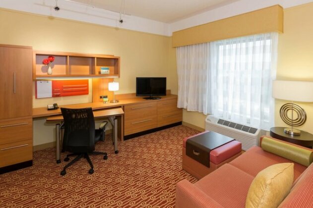TownePlace Suites Buffalo Airport - Photo4