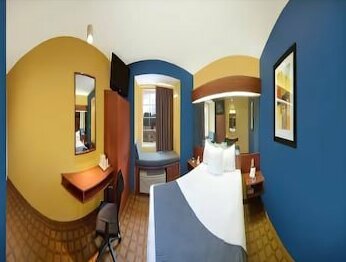 Microtel Inn & Suites by Wyndham Burlington - Photo5