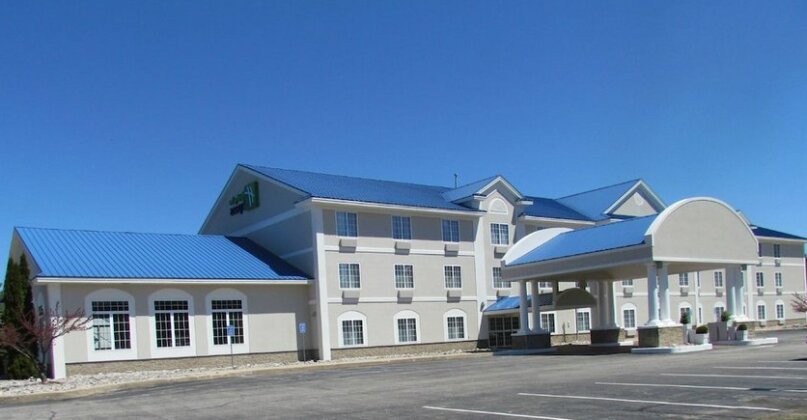Holiday Inn Express Hotel & Suites Cadillac - Photo2