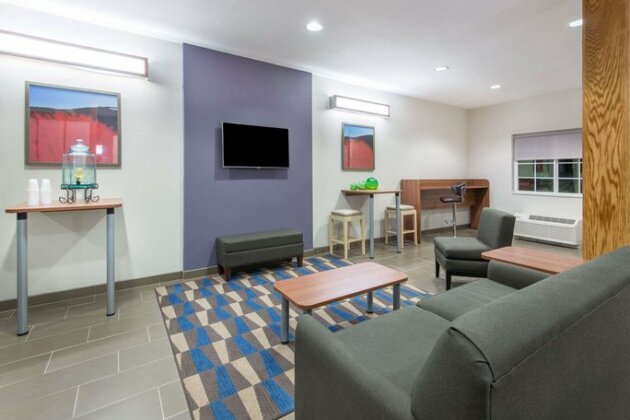 Microtel Inn & Suites by Wyndham Cadiz - Photo3