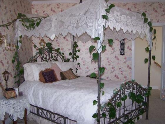 Wild Rose Manor Bed and Breakfast - Photo2