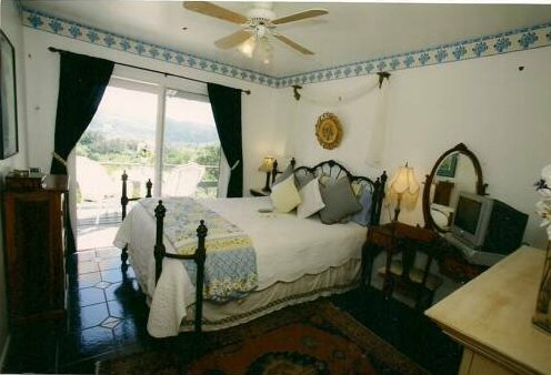 Hillcrest Bed and Breakfast - Photo4