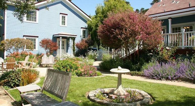 Olallieberry Inn Bed and Breakfast - Photo2