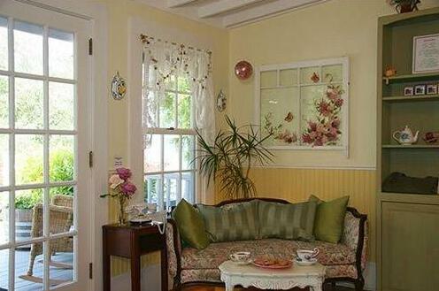Olallieberry Inn Bed and Breakfast - Photo3