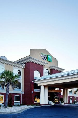 Holiday Inn Express Hotel & Suites Camden-I20 Hwy 521