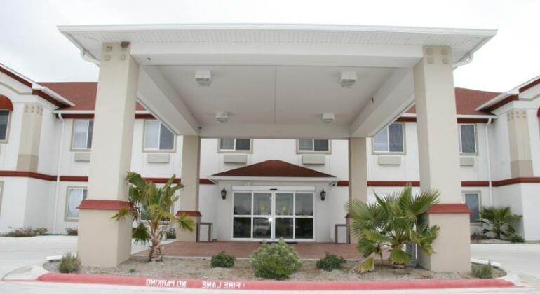 Budget Host Inn and Suites Cameron - Photo2