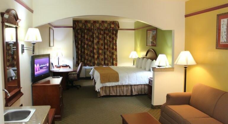 Budget Host Inn and Suites Cameron - Photo5