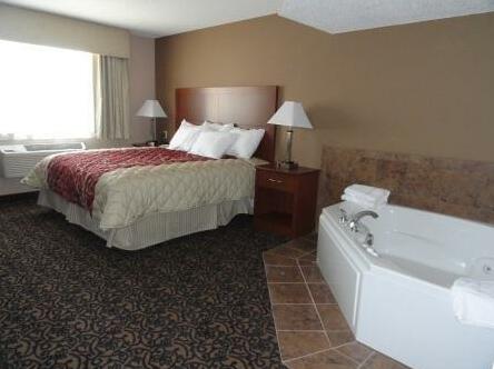 Canby Inn and Suites - Photo4