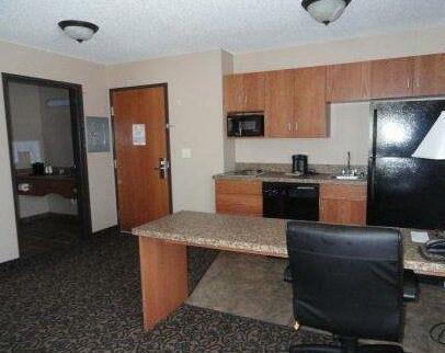 Canby Inn and Suites - Photo5