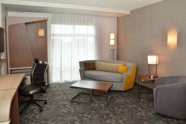 Courtyard by Marriott Youngstown Canfield - Photo5
