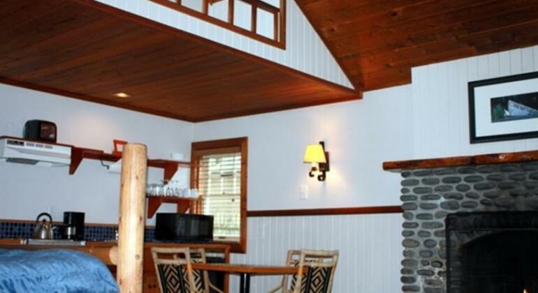 Hearthstone Inn - Photo3