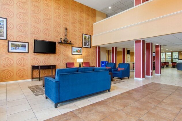 Comfort Inn & Suites Canton - Photo5