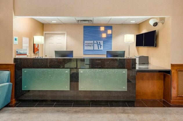 Holiday Inn Express Hotel & Suites Canton Canton - Photo5