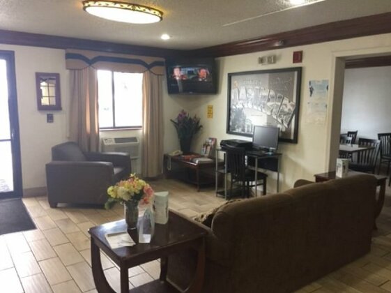 Super 8 by Wyndham Canton Livonia Area - Photo2