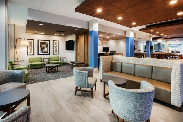 Holiday Inn Express Hotel & Suites Canton - Photo3