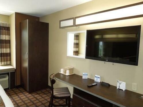 Microtel Inn and Suites North Canton - Photo4