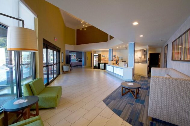 Holiday Inn Express & Suites Canyonville - Photo3