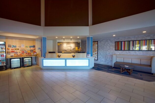 Holiday Inn Express & Suites Canyonville - Photo4