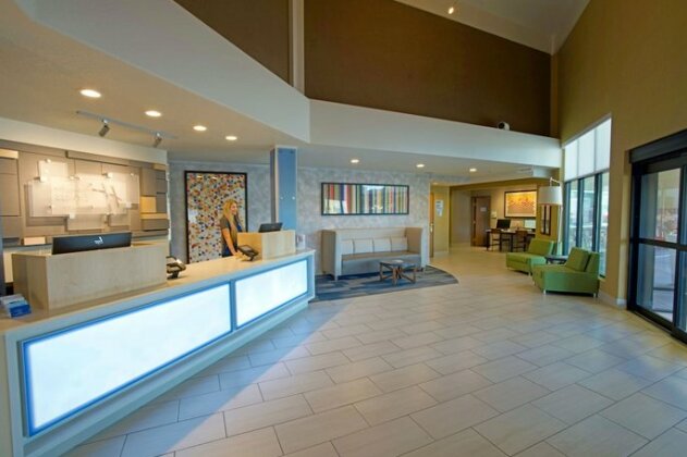Holiday Inn Express & Suites Canyonville - Photo5