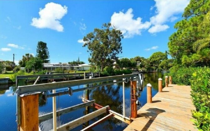 Spectacular Waterfront Home with Private Dock - Photo3