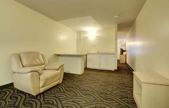 Americas Best Value Inn and Suites Carbondale - Photo2