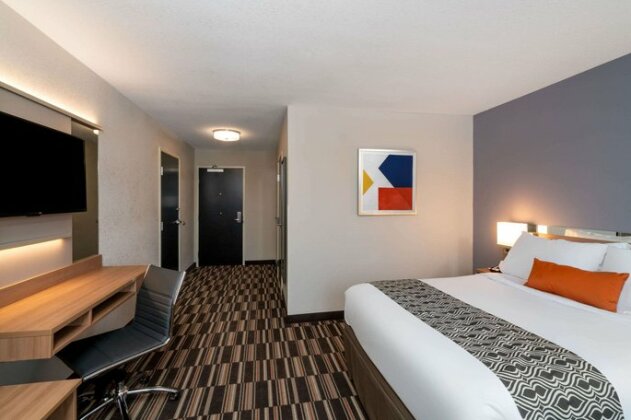 Microtel Inn & Suites by Wyndham Carlisle - Photo2