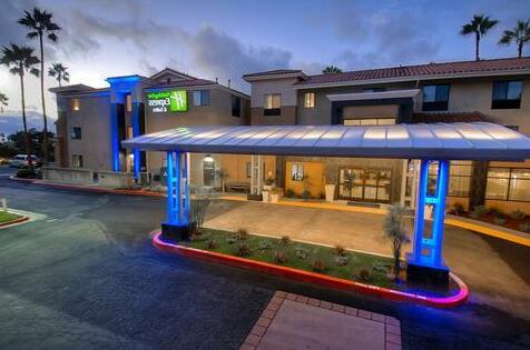 Holiday Inn Express Hotel & Suites Carlsbad Beach - Photo2