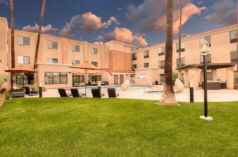 Holiday Inn Express Hotel & Suites Carlsbad Beach - Photo4