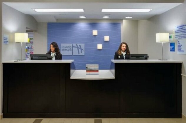 Holiday Inn Express & Suites Meadowlands Area - Photo4