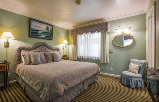 Carmel Inn & Suites - Photo5