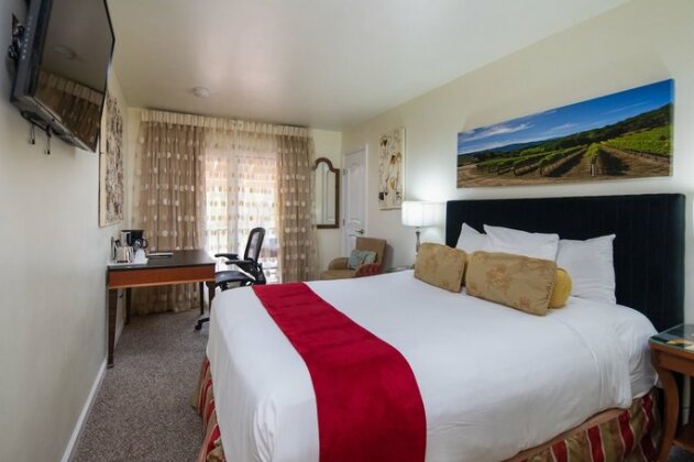 The Vendange Carmel Inn & Suites - Photo2