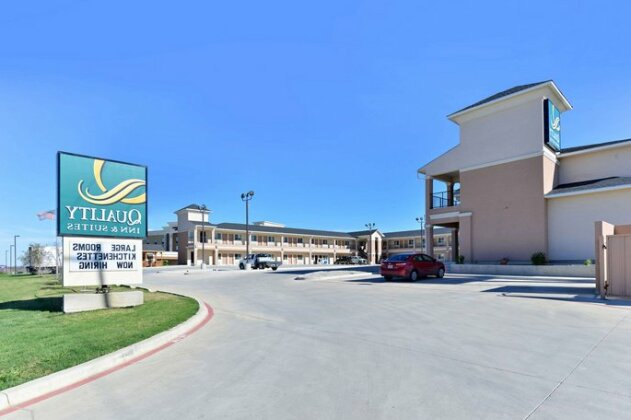 Quality Inn & Suites Carrizo Springs - Photo2