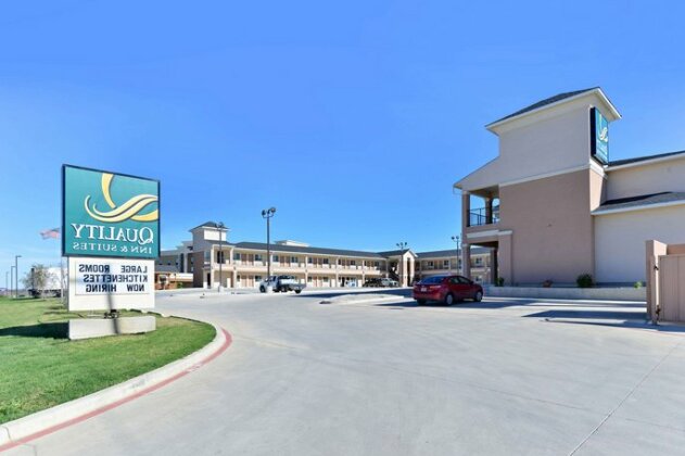 Quality Inn & Suites Carrizo Springs - Photo2