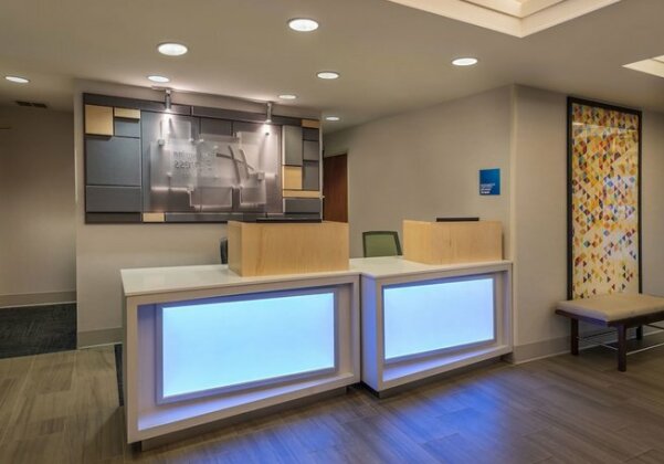 Holiday Inn Express Hotel & Suites Carson City - Photo2