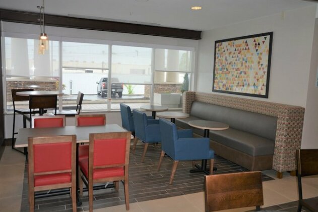 Holiday Inn Express & Suites Caryville - Photo3