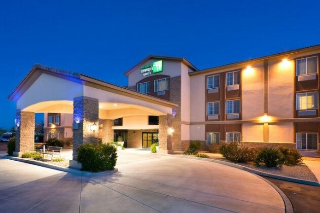 Holiday Inn Express Hotel & Suites Casa Grande - Photo2