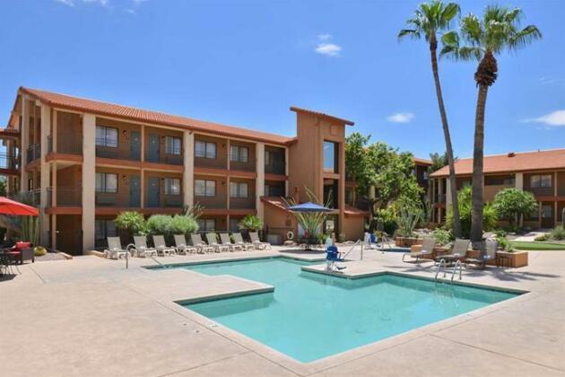 Red Lion Inn and Suites Tucson Foothills North - Photo3