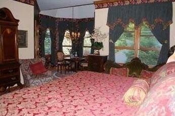 Innisfree Bed & Breakfast By-The-Lake - Photo2