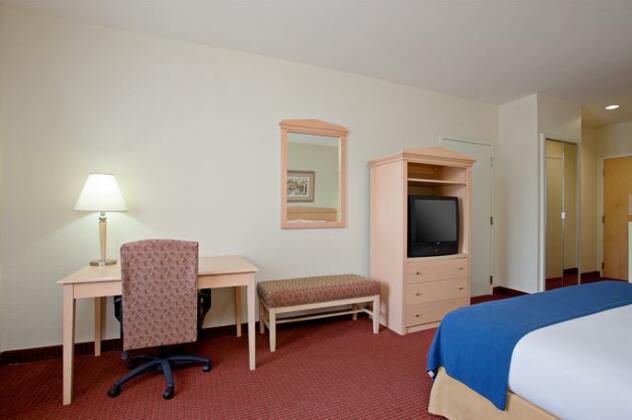 Holiday Inn Express & Suites Cathedral City Palm Springs - Photo2